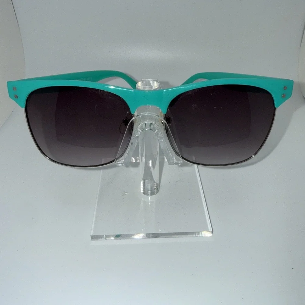 Aeropostale Tortoiseshell Clubmax Sunglasses. Aero 2524 Gradient Gray Lenses
